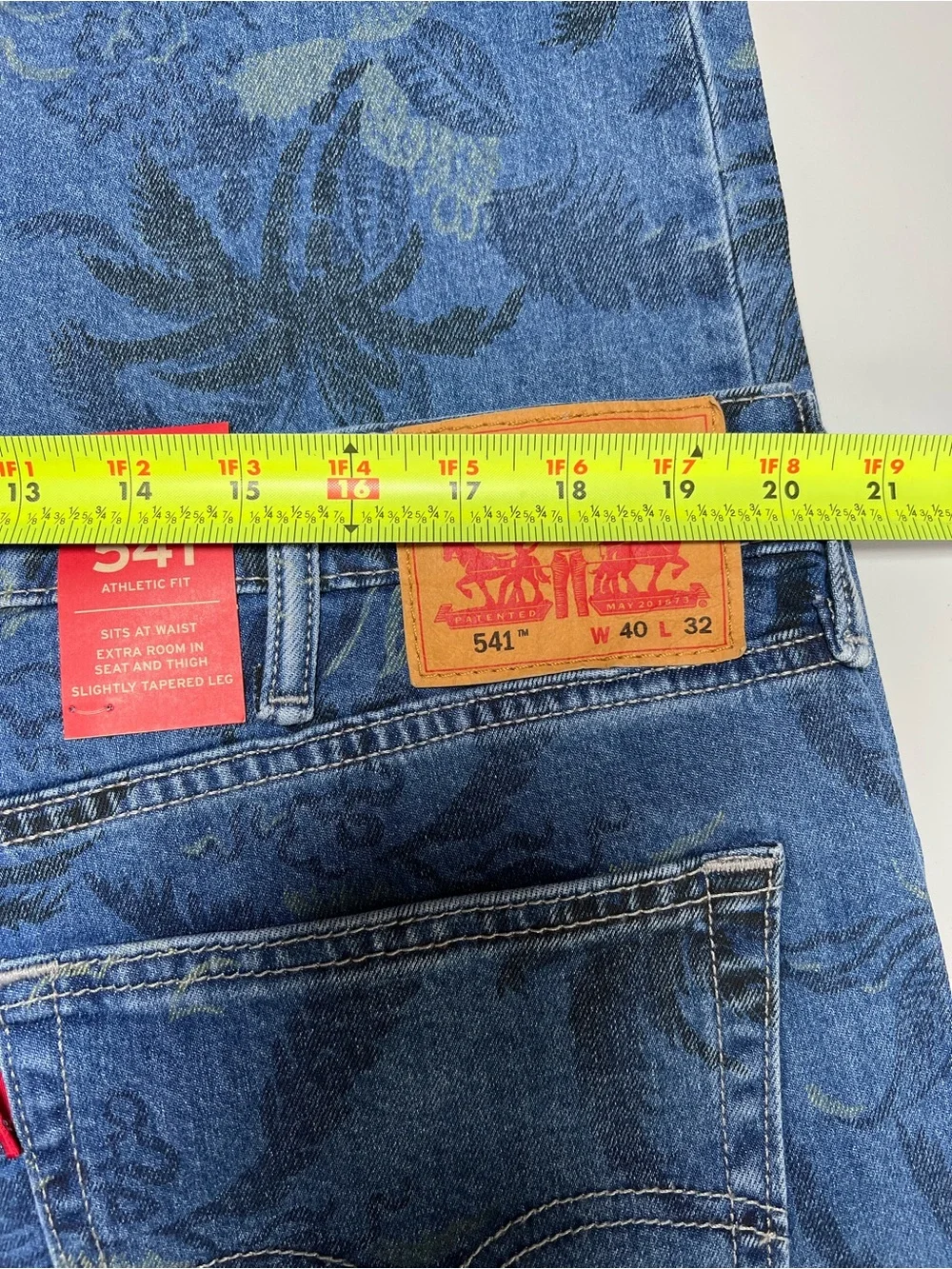 40x32 Levi's Athletic fit Men's Jeans with palm tree print